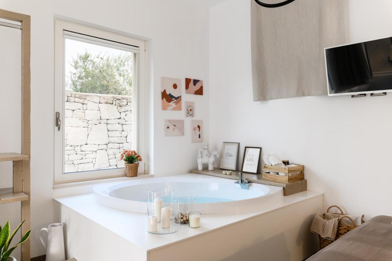 Mandorlocarrubo'S Suite Ostuni Exterior photo