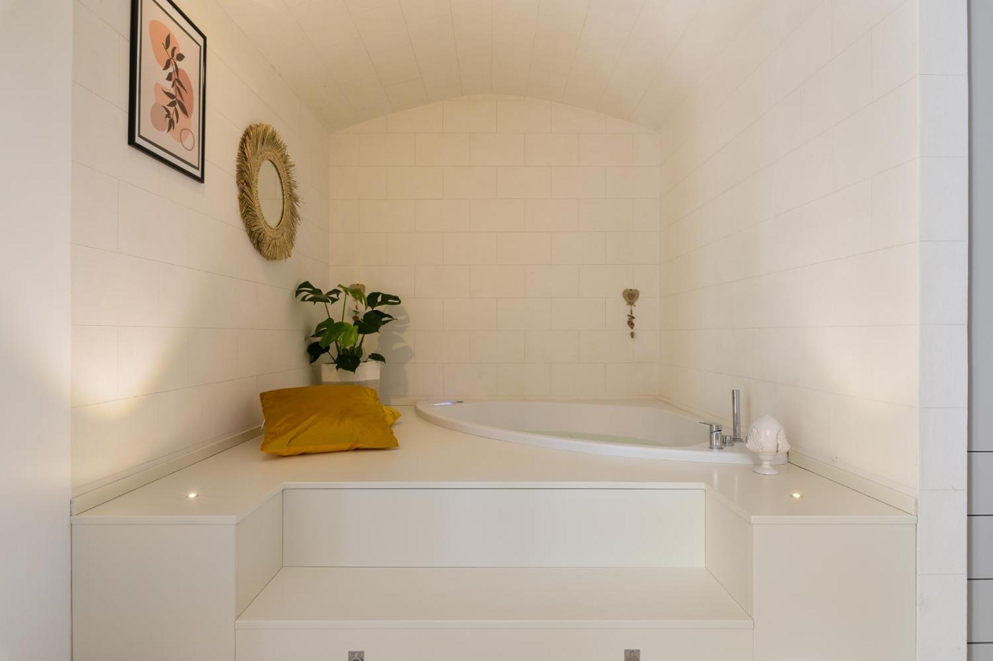 Mandorlocarrubo'S Suite Ostuni Exterior photo