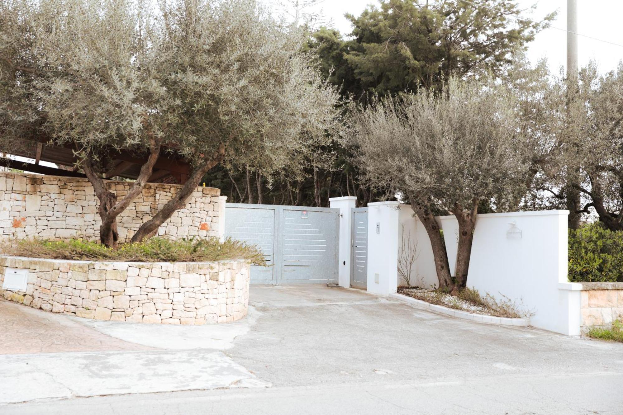 Mandorlocarrubo'S Suite Ostuni Exterior photo