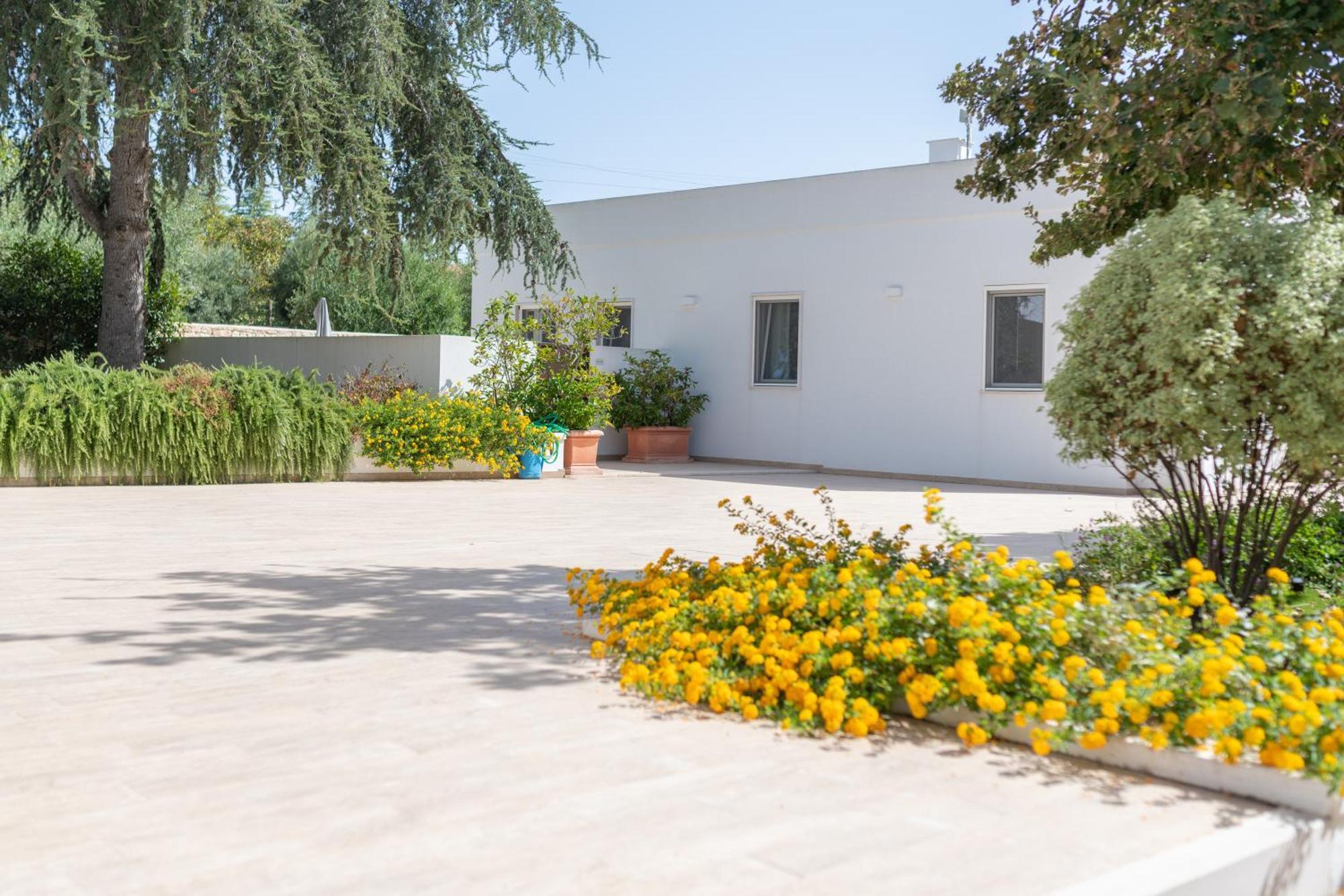 Mandorlocarrubo'S Suite Ostuni Exterior photo
